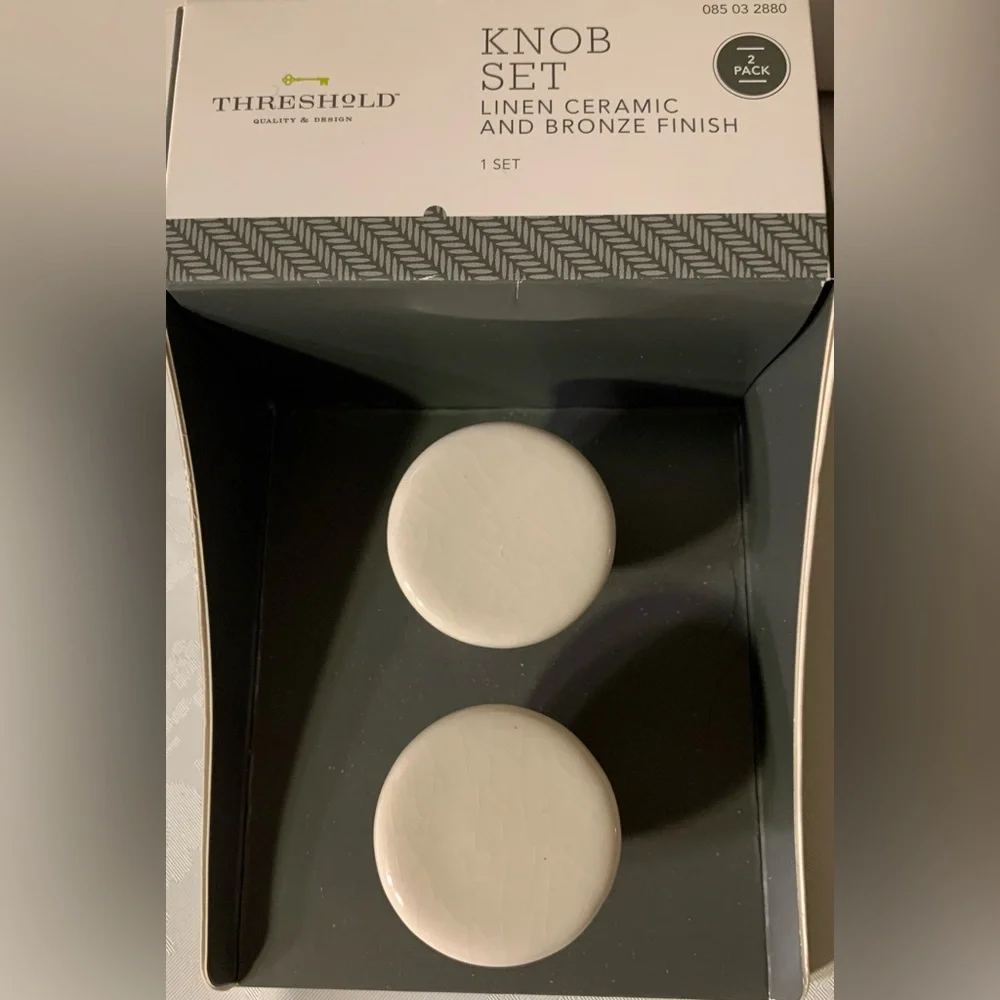 NIB Knobs: 8 Cabinet Pulls & Hardware, Round, Linen, Ceramic, & Bronze Finish